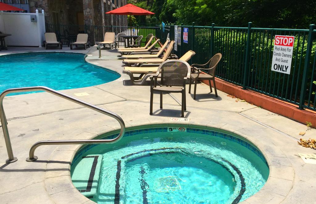 Summit Manor Condominiums ガトリンバーグ エクステリア 写真