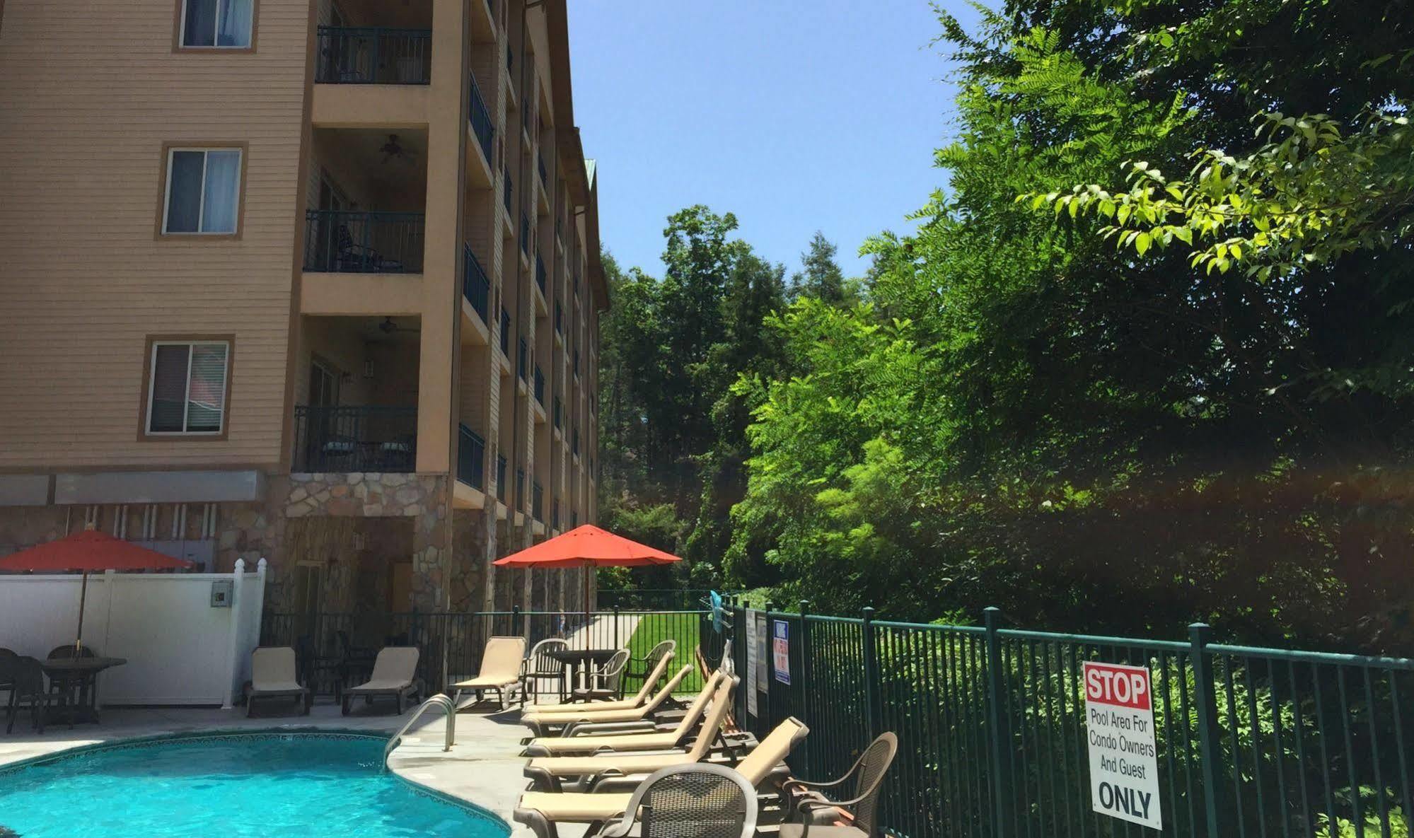 Summit Manor Condominiums ガトリンバーグ エクステリア 写真